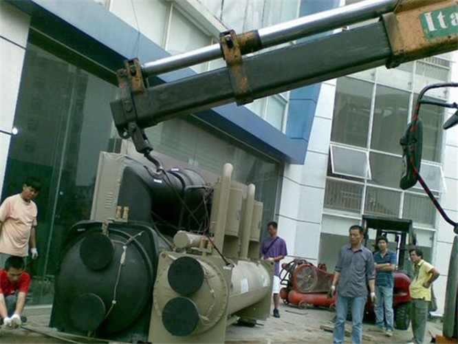 左云县随车吊和汽车吊的核心区别是什么？哪种更省钱？