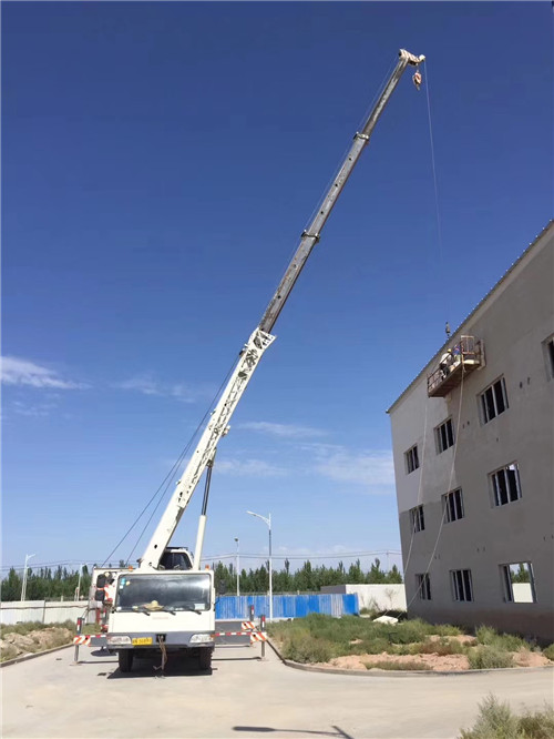 左云县“轻装强干”—— 吊车的 “轻量化臂架” 技术